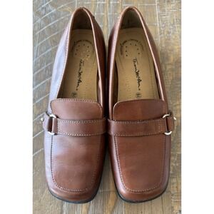 Women's Thom McAn Cognac brown Leather Loafers Boat Shoes Size 6.5 classic chic